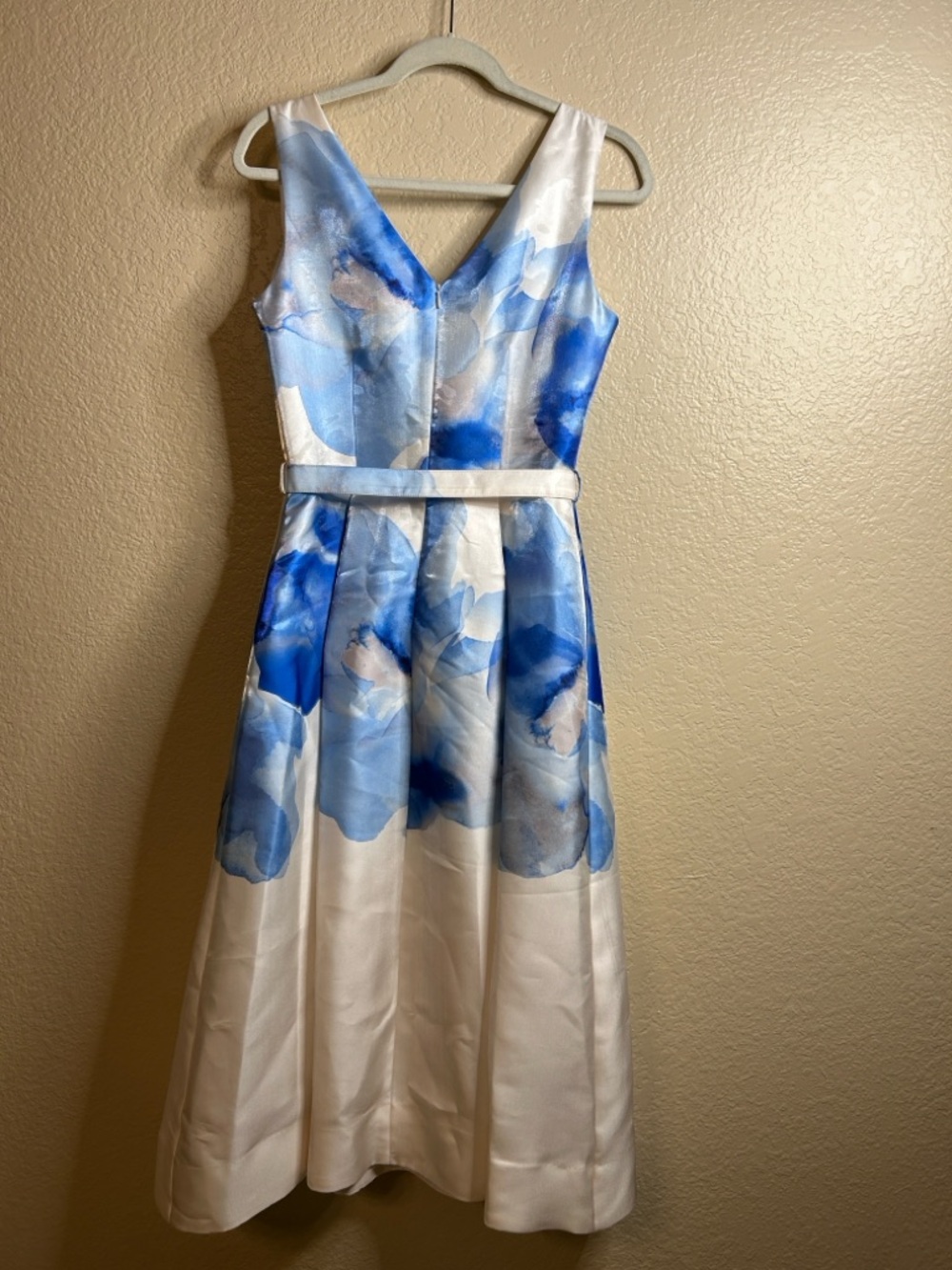 Donna Karan Blue and White Watercolor V-Neck Satin Dress SIZE 4 - Picture 5 of 7